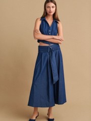 Blue jean tencel ψηλόμεση midi φούστα, σε κλος γραμμή, με πιέτες μπροστά, κλείσιμο με φερμουάρ στο πλάι και αποσπώμενη ζώνη Attrattivo 