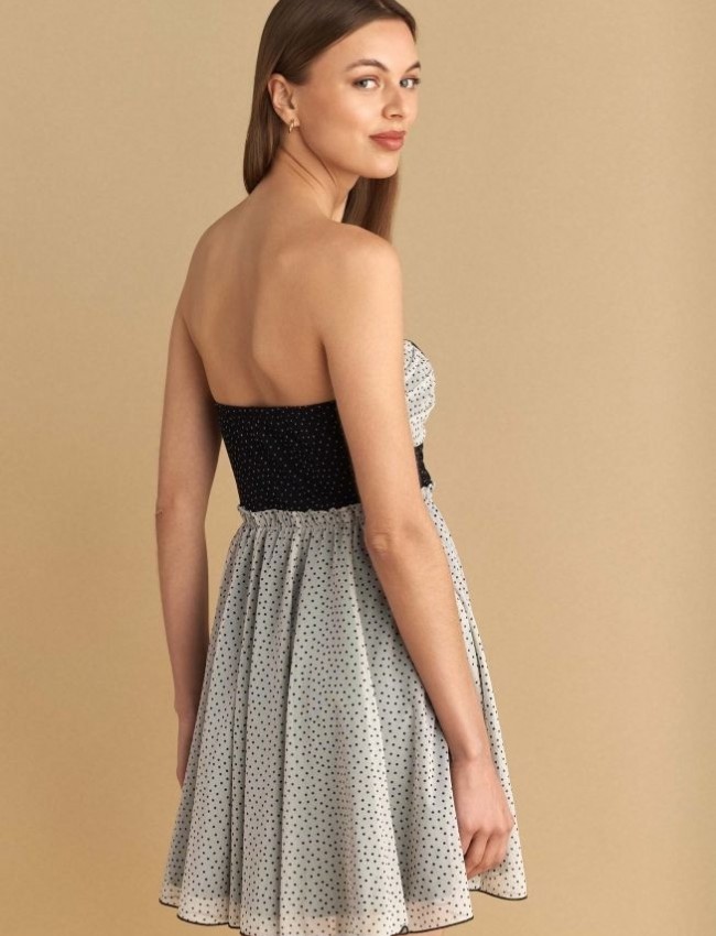 Πουά εκρού τούλινο strapless κοντό φόρεμα, σε κλος γραμμή και λάστιχο στην μέση Attrattivo 