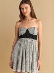 Πουά εκρού τούλινο strapless κοντό φόρεμα, σε κλος γραμμή και λάστιχο στην μέση Attrattivo 