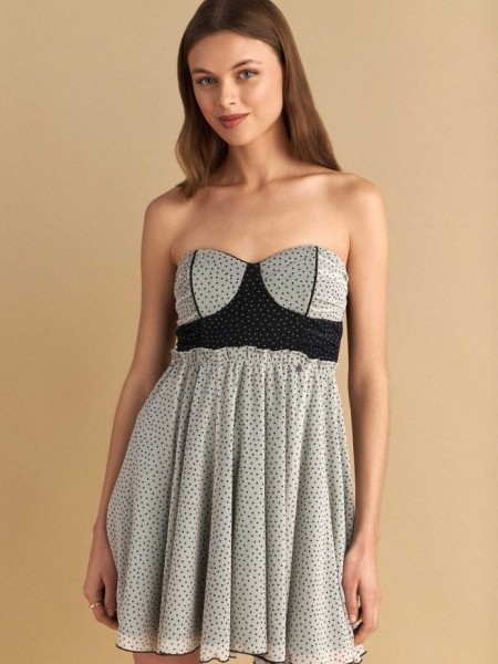 Πουά εκρού τούλινο strapless κοντό φόρεμα, σε κλος γραμμή και λάστιχο στην μέση Attrattivo 