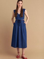 Blue jean tencel αμάνικο midi φόρεμα, με πιέτες, V-λαιμόκοψη, κλείσιμο με φερμουάρ πίσω και αποσπώμενη ζώνη Attrattivo