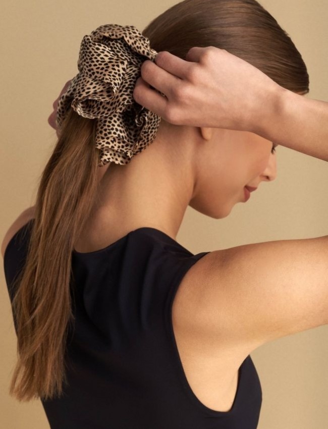 Animal printed μαύρο scrunchie Attrattivo