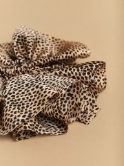 Animal printed μαύρο scrunchie Attrattivo