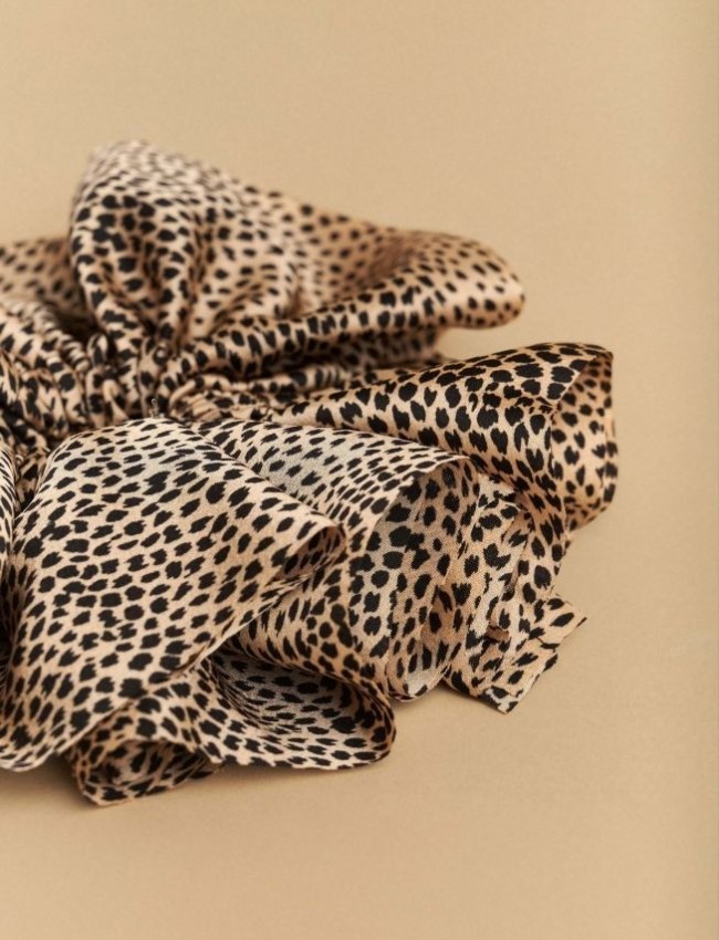 Animal printed μαύρο scrunchie Attrattivo