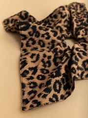 Animal printed καφέ scrunchie Attrattivo 