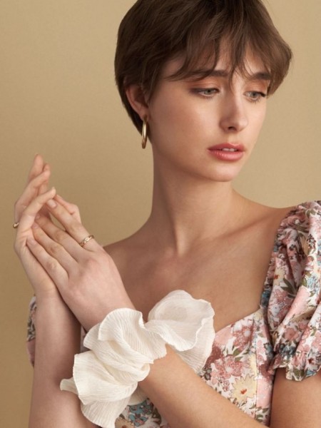 Λευκό scrunchie με ανάγλυφη υφή Attrattivo 