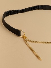 Μαύρη leather ζώνη σε συνδυασμό με χρυσή αλυσίδα Attrattivo 