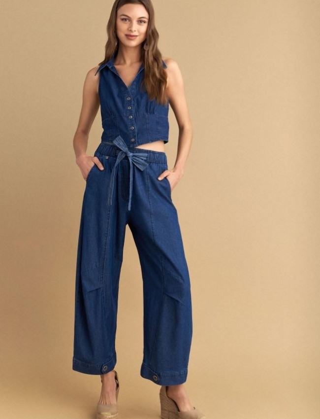 Blue jean tencel ψηλόμεσο παντελόνι, σε slouchy fit γραμμή, λάστιχο στην μέση, πλαϊνές τσέπες και αποσπώμενη υφασμάτινη ζώνη Attrattivo 