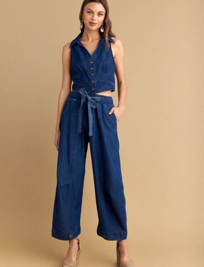 Blue jean tencel ψηλόμεσο παντελόνι, σε slouchy fit γραμμή, λάστιχο στην μέση, πλαϊνές τσέπες και αποσπώμενη υφασμάτινη ζώνη Attrattivo 