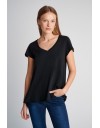 Μαύρο βαμβακερό κοντομάνικο basic Τ-shirt, με V- λαιμόκοψη και ελαφρώς Α γραμμή Attrattivo  