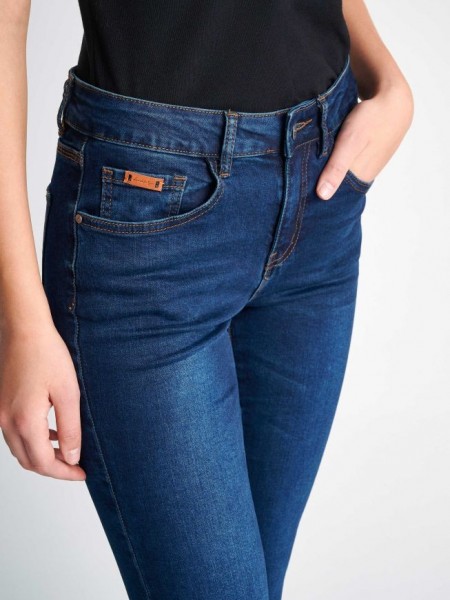 Blue jean ψηλόμεσο ελαστικό παντελόνι  καμπάνα χωρίς ξέβαμμα με ταμπά γαζιά και μικρές τετράγωνες τσέπες στην πίσω πλευρά Attrattivo