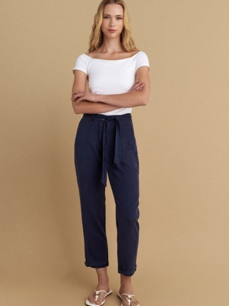Μπλε  basic tencel παντελόνι, με πλαϊνές τσέπες, αποσπώμενη υφασμάτινη ζώνη και ρυθμιζόμενο κουμπί στον ποδόγυρο Attrattivo 