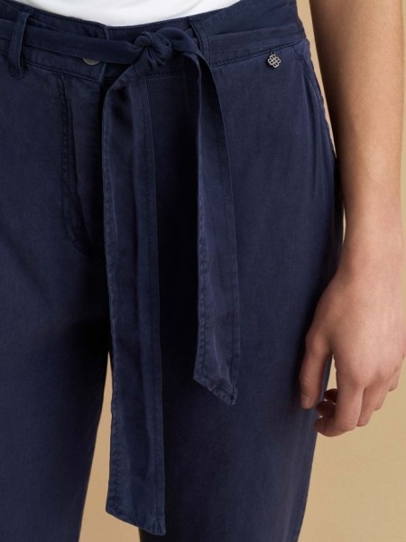 Μπλε  basic tencel παντελόνι, με πλαϊνές τσέπες, αποσπώμενη υφασμάτινη ζώνη και ρυθμιζόμενο κουμπί στον ποδόγυρο Attrattivo 