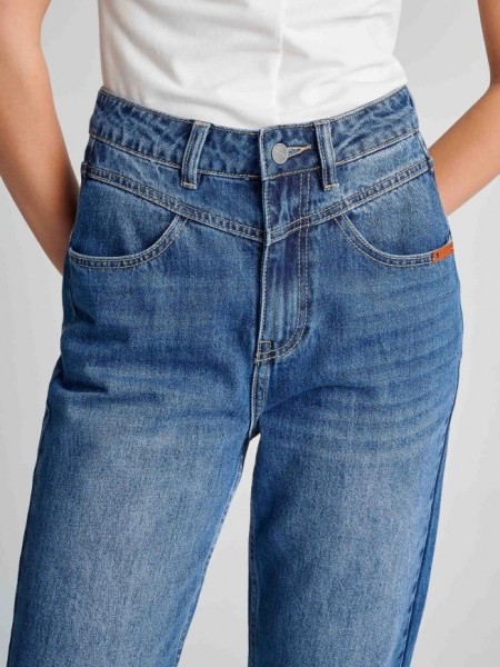 Blue jean ψηλόμεσο mom's fit jean παντελόνι με μπροστινές στρογγυλεμένες τσέπες, διακοσμητικές ραφές και τετράγωνες πίσω τσέπες Attrattivo