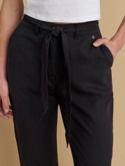Μαύρο basic tencel παντελόνι, με πλαϊνές τσέπες, αποσπώμενη υφασμάτινη ζώνη και ρυθμιζόμενο κουμπί στον ποδόγυρο Attrattivo 