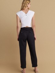 Μαύρο basic tencel παντελόνι, με πλαϊνές τσέπες, αποσπώμενη υφασμάτινη ζώνη και ρυθμιζόμενο κουμπί στον ποδόγυρο Attrattivo 