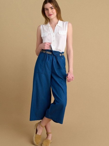 Blue jean tencel high-waisted cropped παντελόνα,  με πλαϊνές μεγάλες τσέπες και αποσπώμενο κεντημένο ζωνάκι Attrattivo 