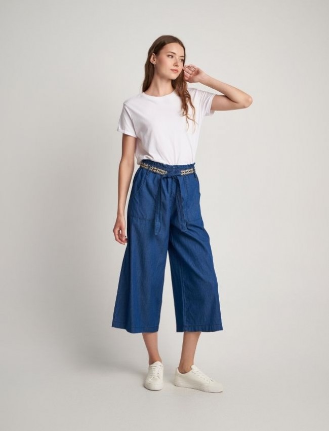 Blue jean tencel high-waisted ζιπ-κυλότ,  με πλαϊνές μεγάλες τσέπες και αποσπώμενο κεντημένο ζωνάκι Attrattivo 