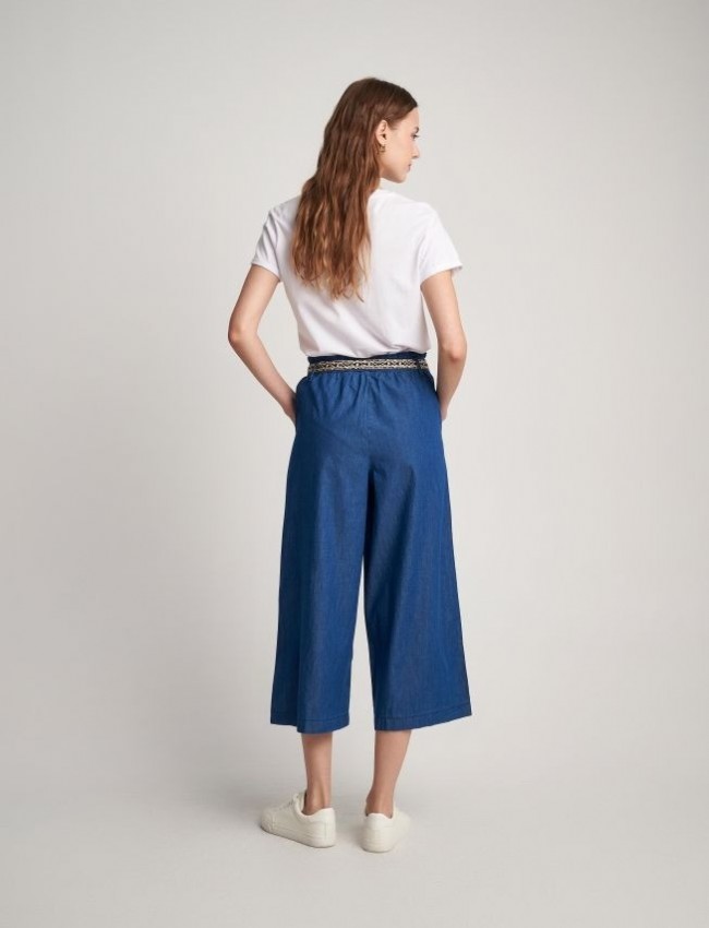 Blue jean tencel high-waisted ζιπ-κυλότ,  με πλαϊνές μεγάλες τσέπες και αποσπώμενο κεντημένο ζωνάκι Attrattivo 