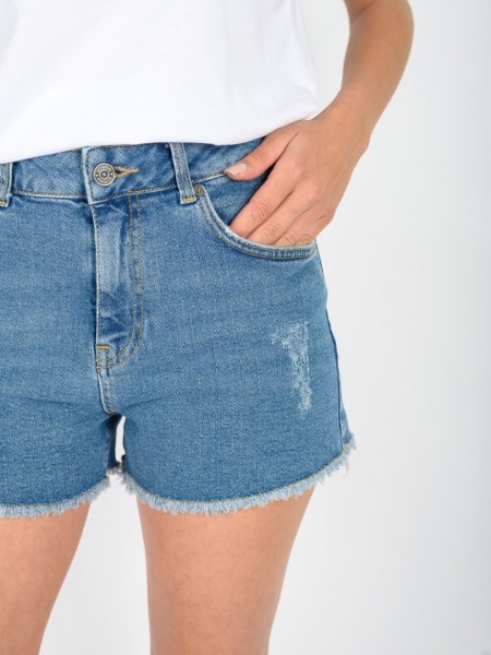 Blue jean ψηλόμεσο ελαστικό σορτς με μικρές φθορές μπροστά και μικρό ξέφτι στο τελείωμα Attrattivo