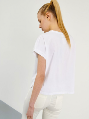 Λευκό κοντομάνικο t-shirt με στρογγυλή λαιμόκοψη, σε τετράγωνη γραμμή και τύπωμα "IT'S OKAY IF ALL YOU DID YODAY HAS HAVING FUN" Attrattivo