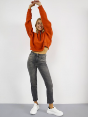 Γκρι highwaisted skinny jean, με μπροστινές στρογγυλεμένες τσέπες και κλείσιμο με κουπί και φερμουάρ Attrattivo
