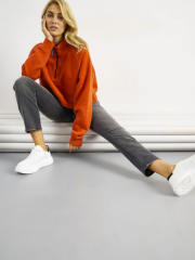Γκρι highwaisted skinny jean, με μπροστινές στρογγυλεμένες τσέπες και κλείσιμο με κουπί και φερμουάρ Attrattivo