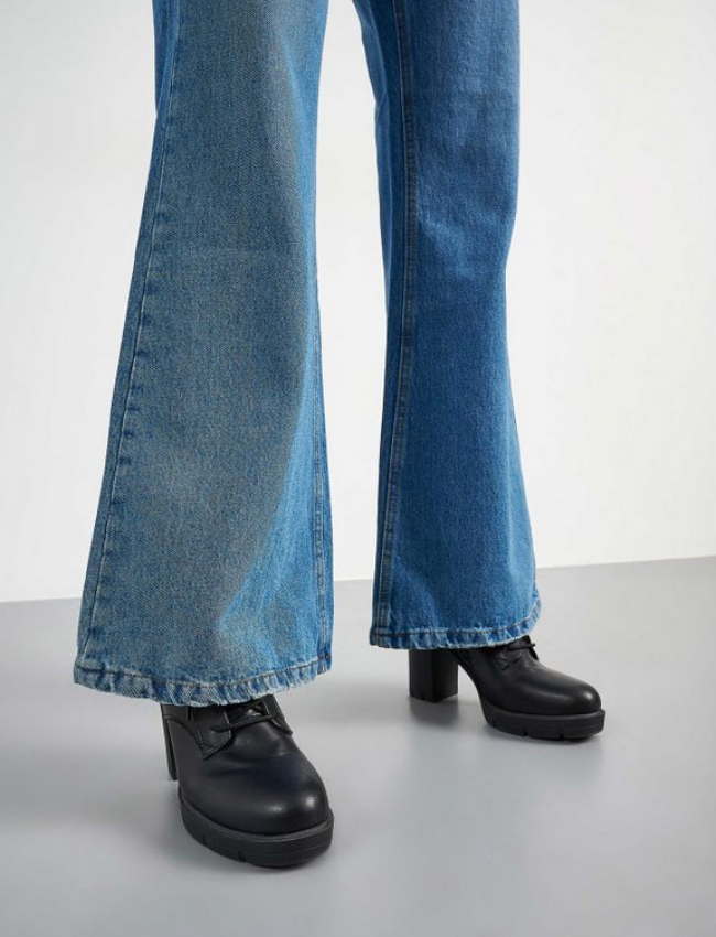 Blue jean high-waisted παντελόνι, με μπροστινές και πίσω τσέπες Attrattivo