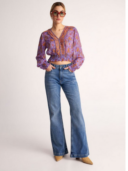 Light blue jean ψηλόμεσο παντελόνι καμπάνα flare με καφέ εξωτερικά γαζιά και μικρές τσέπες μπροστά Attrattivo