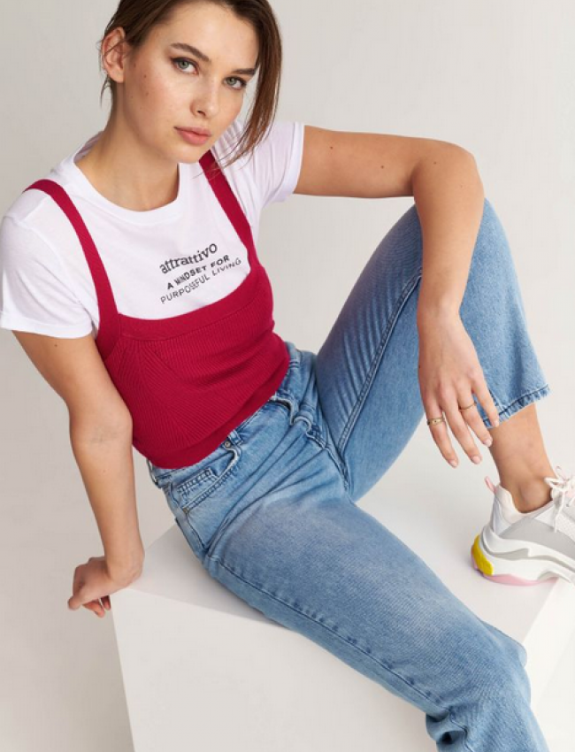 Φούξια αμάνικο cropped top με τετράγωνη λαιμόκοψη Attrattivo