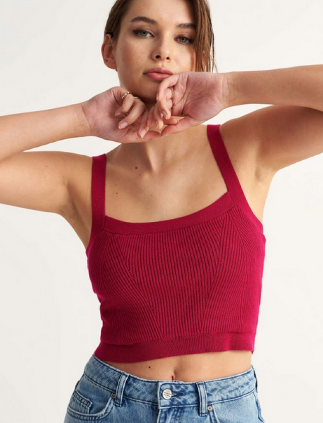 Φούξια αμάνικο cropped top με τετράγωνη λαιμόκοψη Attrattivo