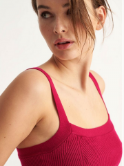 Φούξια αμάνικο cropped top με τετράγωνη λαιμόκοψη Attrattivo