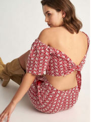 Κόκκινο κοντομάνικο cropped top με broderie λεπτομέρειες, τετράγωνη λαιμόκοψη και κλείσιμο με δέσιμο στο πίσω μέρος Attrattivo