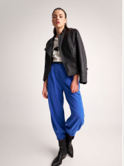 Μπλε ρουά υφασμάτινο παντελόνι slouchy-fit με λάστιχο στο πίσω μέρος, πλαϊνές τσέπες και αποσπώμενη ΄ζώνη Attrattivo