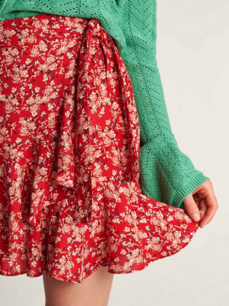 Floral printed κόκκινη κοντή φούστα wrap με βολάν και δέσιμο κορδόνι στη μέση Attrattivo
