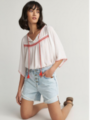 Light blue jean ψηλόμεσο σορτς  με ασύμμετρο τελείωμα και ξέφτια στο τελείωμα Attrattivo