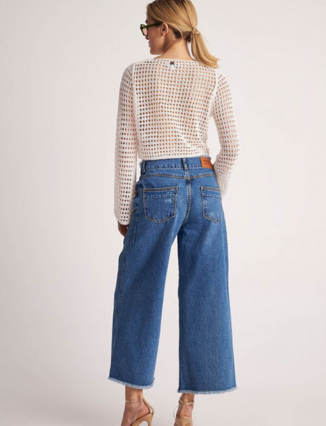 Blue jean cropped παντελόνι με σκισίματα και ξέφτια στο τελείωμα και στο ζωνάκι Attrattivo