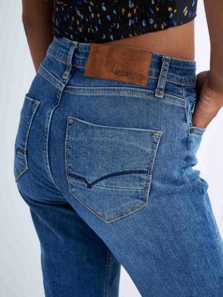 Blue jean ψηλόμεσο παντελόνι regular fit, μήκος αστραγάλου και ταμπά γαζιά Attrattivo