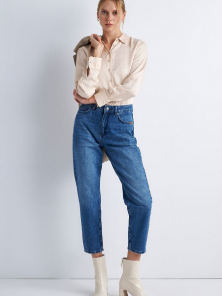 Blue jean ψηλόμεσο ξεβαμμένο jean mom's fit παντελόνι με τετράγωνες τσέπες πίσω Attrattivo