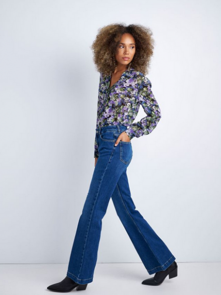 Blue jean ψηλόμεσο ελαστικό παντελόνι καμπάνα flare fit, χωρίς ξέβαμμα και τετράγωνες τσέπες πίσω Attrattivo