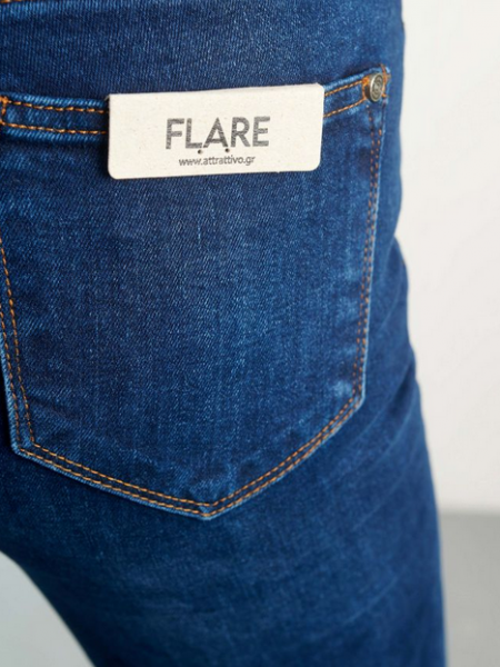 Blue jean ψηλόμεσο ελαστικό παντελόνι  καμπάνα χωρίς ξέβαμμα με ταμπά γαζιά και μικρές τετράγωνες τσέπες στην πίσω πλευρά Attrattivo