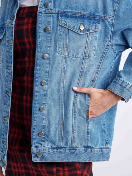 Blue jean μακρύ jacket loose fit με ρεγκλάν μανικοκόλληση, τετράγωνες τσέπες ψηλά και πλαινές κρυφές Attrattivo