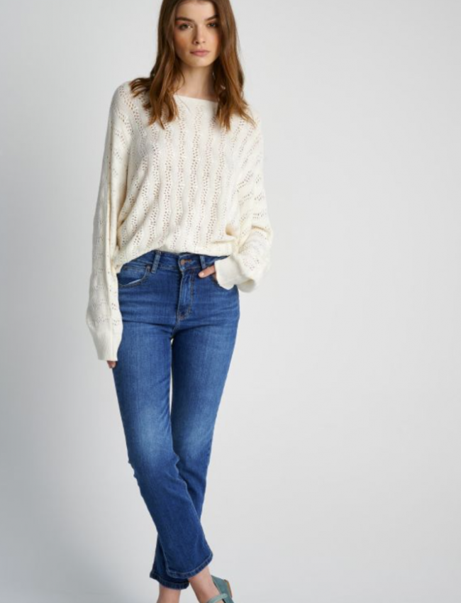 Blue jean παντελόνι regular fit χωρίς έντονα ξαβάμματα, με ταμπά γαζιά και τετράγωνες τσέπες πίσω Attrattivo 