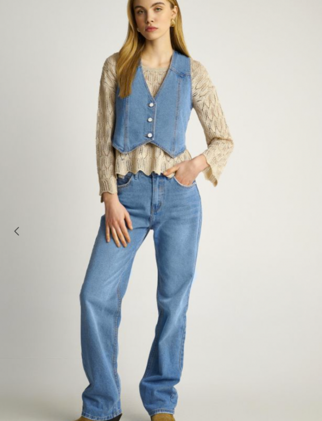 Blue jean γιλέκο σε σταθερό ύφασμα, κλείσιμο με 3 κουμπιά μπροστά, μύτες στο τελείωμα και πιο κοντό στο πίσω μέρος Attrattivo