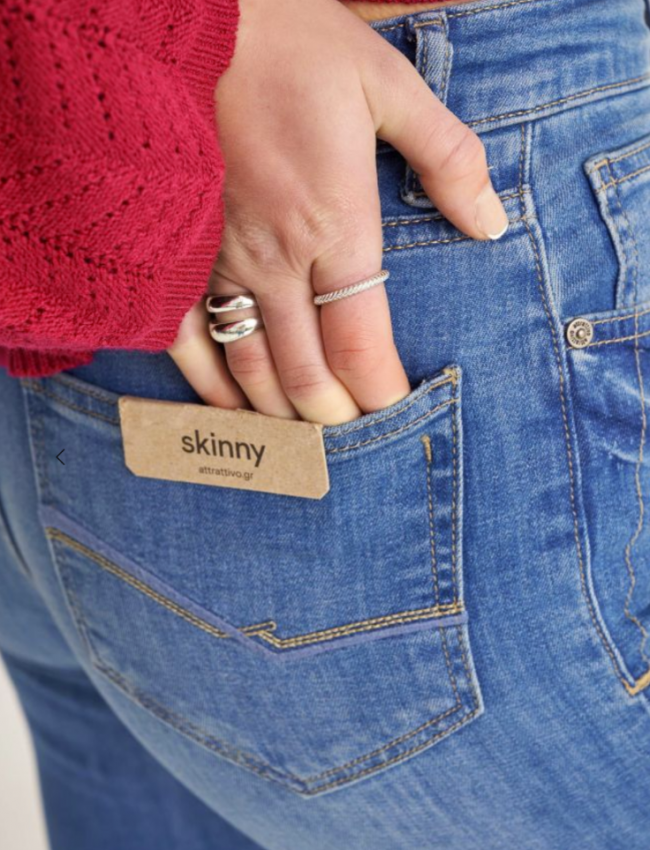 Light blue jean ψηλόμεσο ελαστικό παντελόνι με μικρά ξεβάμματα μπροστά και τετράγωνες τσέπες πίσω Attrattivo