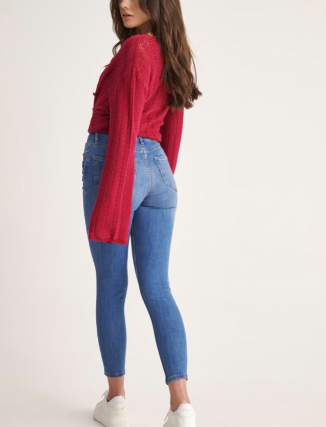 Light blue jean ψηλόμεσο ελαστικό παντελόνι με μικρά ξεβάμματα μπροστά και τετράγωνες τσέπες πίσω Attrattivo