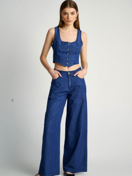 Blue jean tencel γιλέκο με μπροστινό κλείσιμο με 5 κουμπιά και σε μεσάτη γραμμή Attrattivo