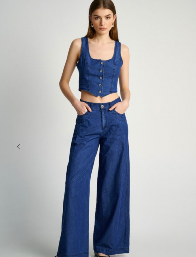 Blue jean tencel γιλέκο με μπροστινό κλείσιμο με 5 κουμπιά και σε μεσάτη γραμμή Attrattivo