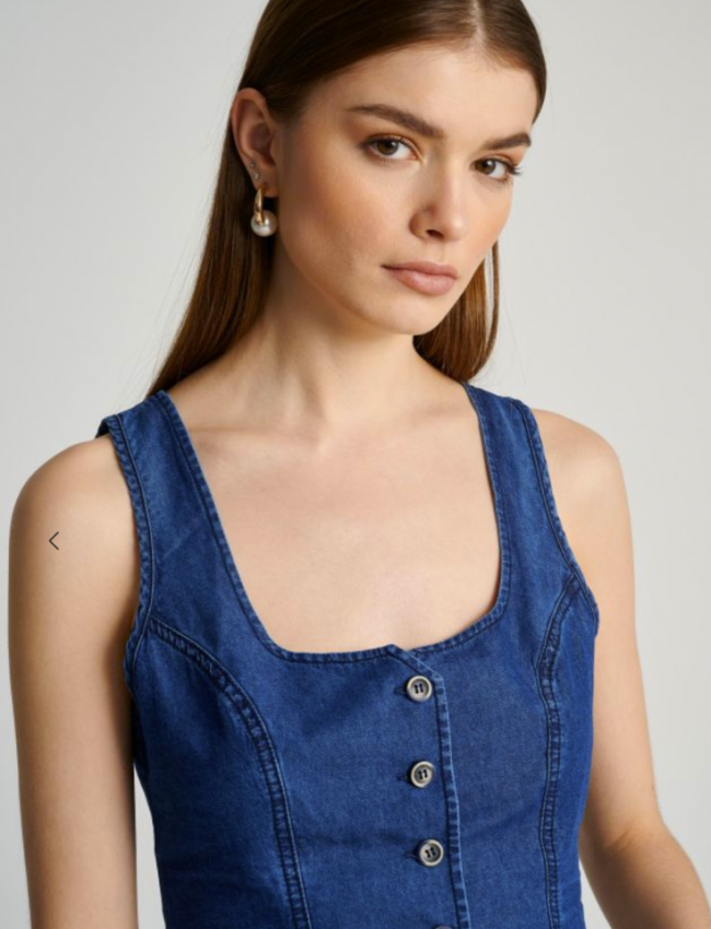 Blue jean tencel γιλέκο με μπροστινό κλείσιμο με 5 κουμπιά και σε μεσάτη γραμμή Attrattivo