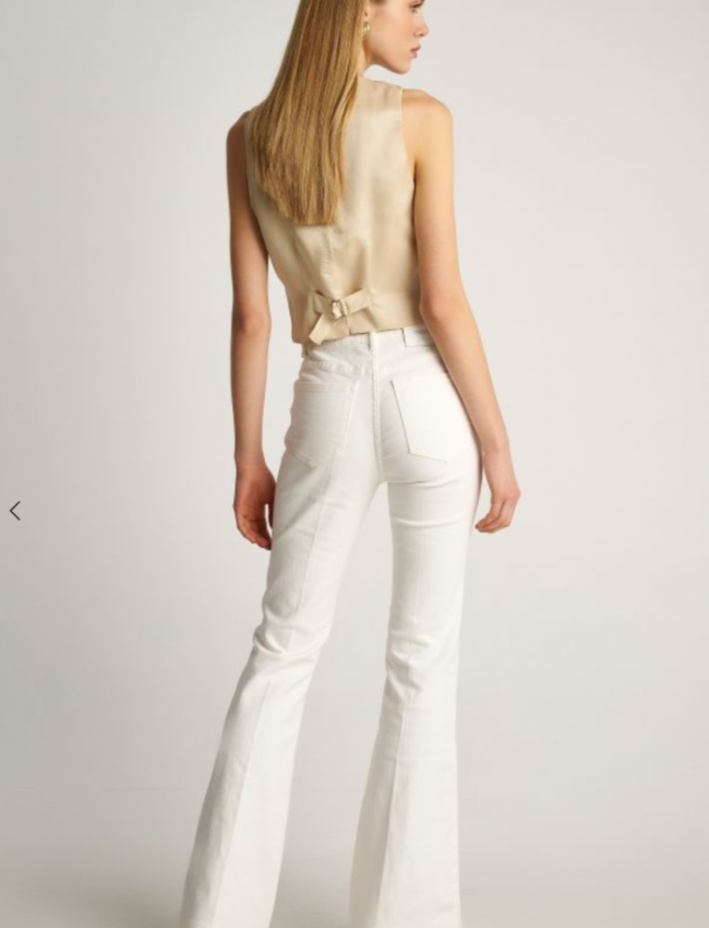 Λευκό high-waisted jean παντελόνι καμπάνα σε flare γραμμή και τετράγωνες τσέπες πίσω Attrattivo
